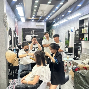 dao-tao-hoc-vien-nghe-toc-trang-diem-tai-salon-thy-nguyen-khoi-dau-cho-mot-nghe-nghiep-on-dinh-va-thanh-cong